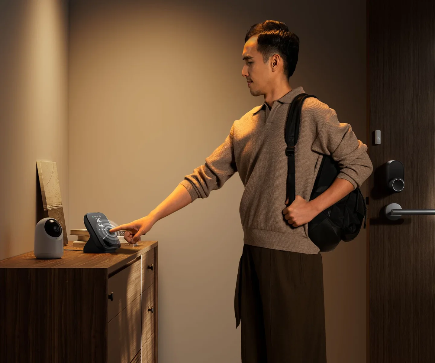 カスタムボタンをワンタッチしている画像:公式