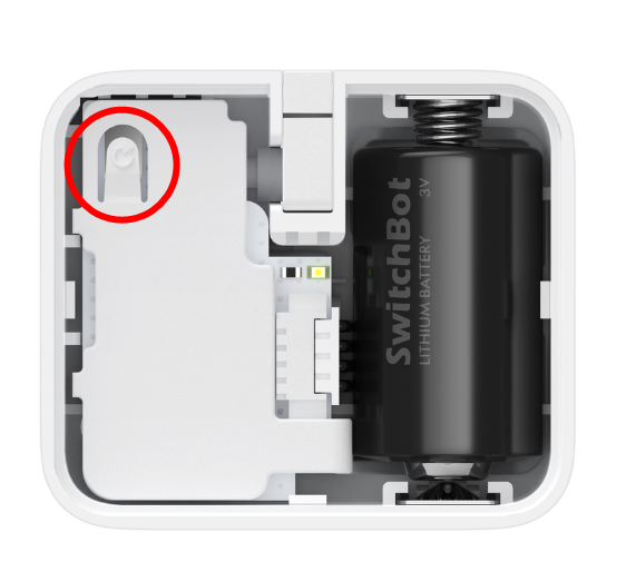 SwitchBotボットのリセットボタンを押している画像：公式